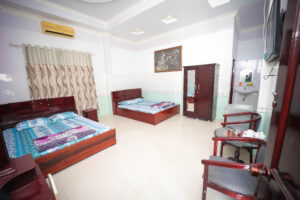 Khách sạn Ánh Hồng Bến Tre nổi bật với diện tích rộng lớn, hệ thống phòng nghỉ đa dạng