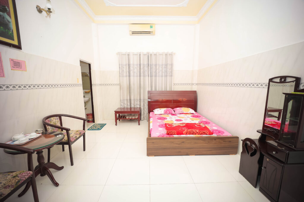 Khách sạn nhà nghỉ Ánh Hồng cung cấp đầy đủ tiện nghi cho bạn